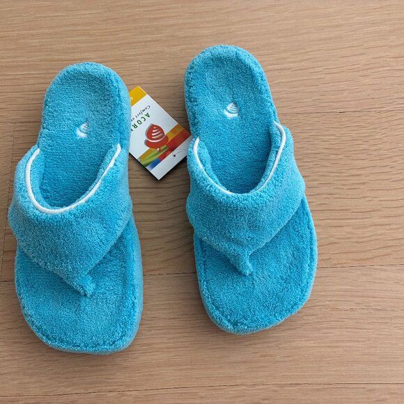 Brand new, never used terry cloth slippers.  Molded footbed, SPA conformt! - Picture 1 of 3